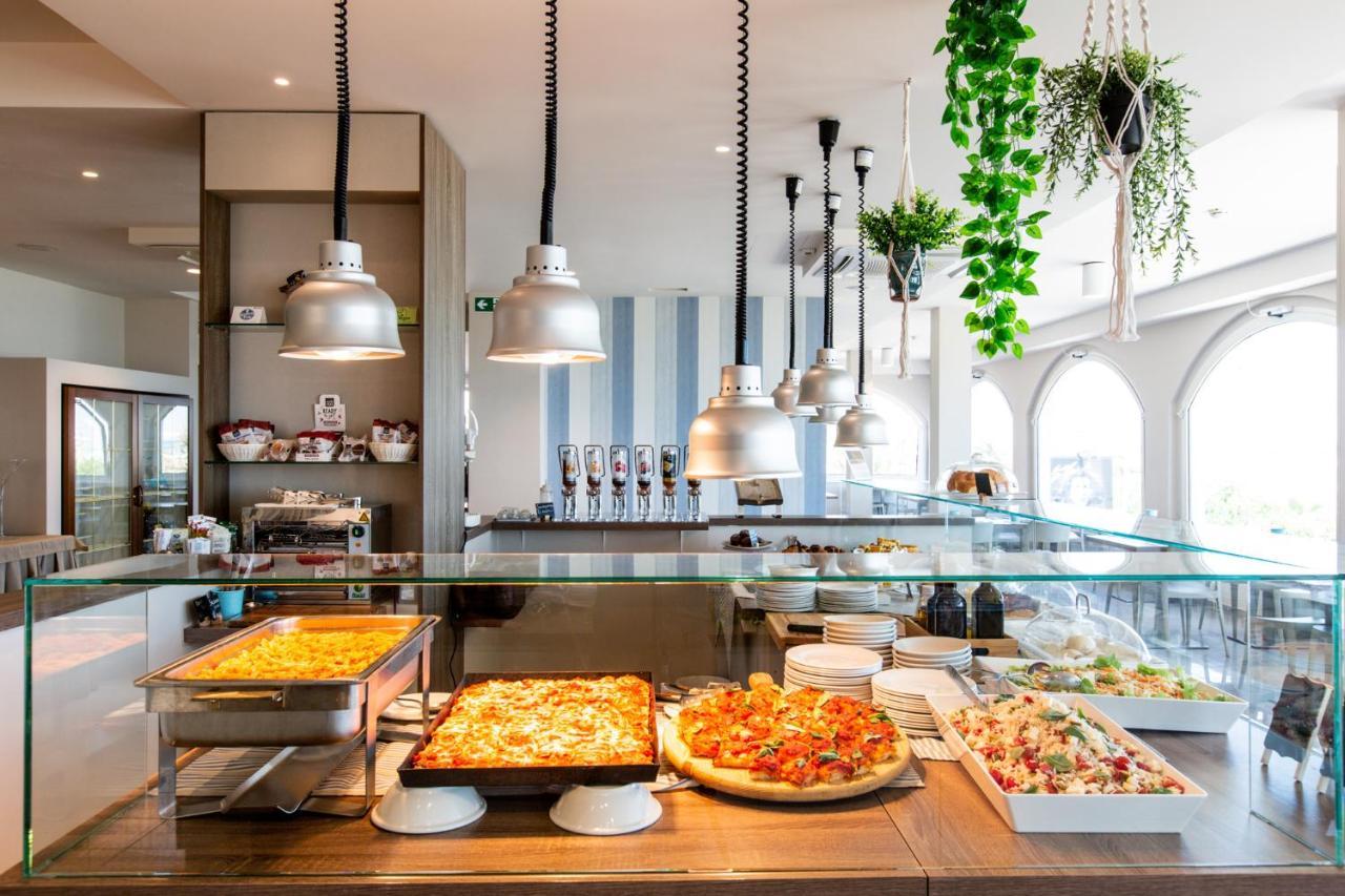 Hotel Alexandra - Beach Front - Healthy Xxl Breakfast & Brunch Until 12 30 - Parking Included Misano Adriatico Exterior photo