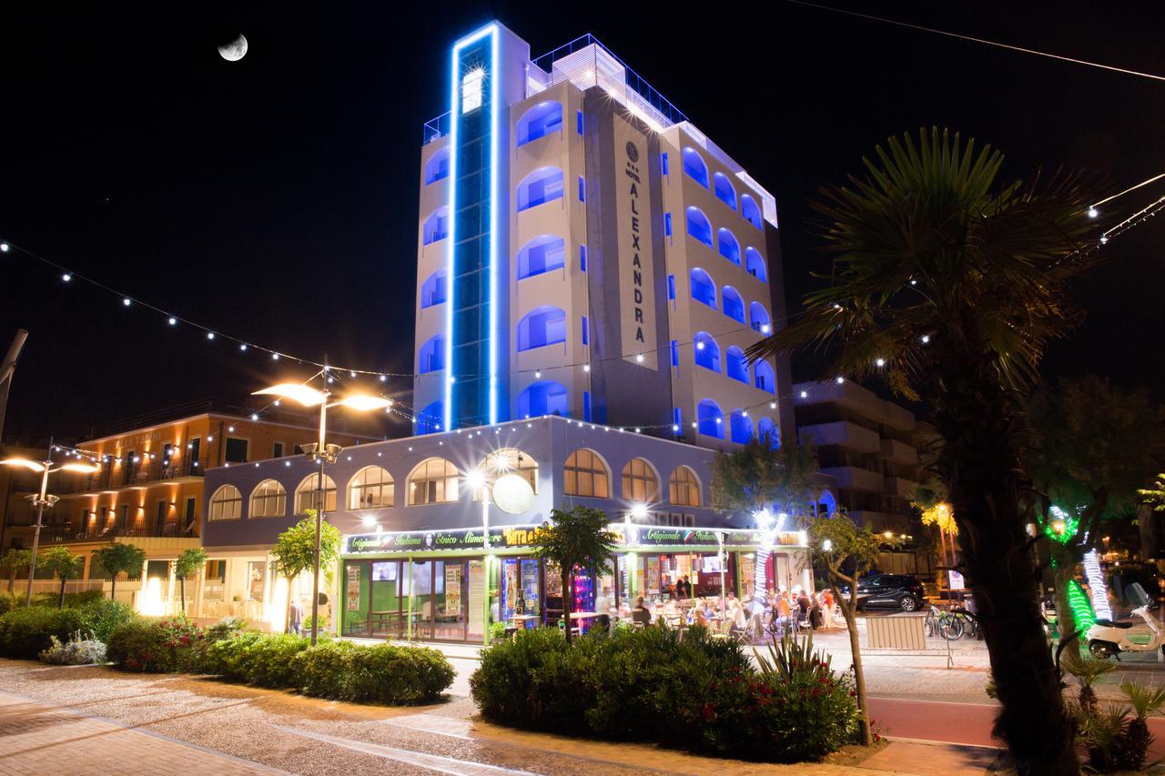 Hotel Alexandra - Beach Front - Healthy Xxl Breakfast & Brunch Until 12 30 - Parking Included Misano Adriatico Exterior photo
